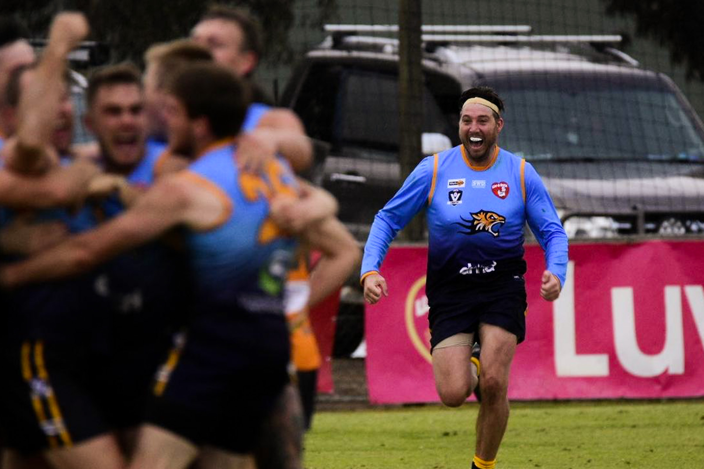 Dale Thomas ex-AFL player from the Carlton Draft won the game for Nhill tigers